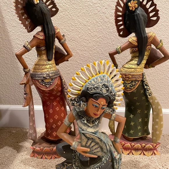 💥VINTAGE 💥unique Three hand carved wooden dolls - Picture 2 of 2